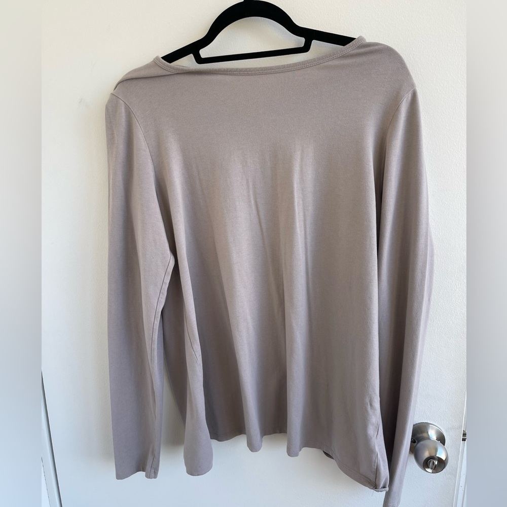 grey shirt
